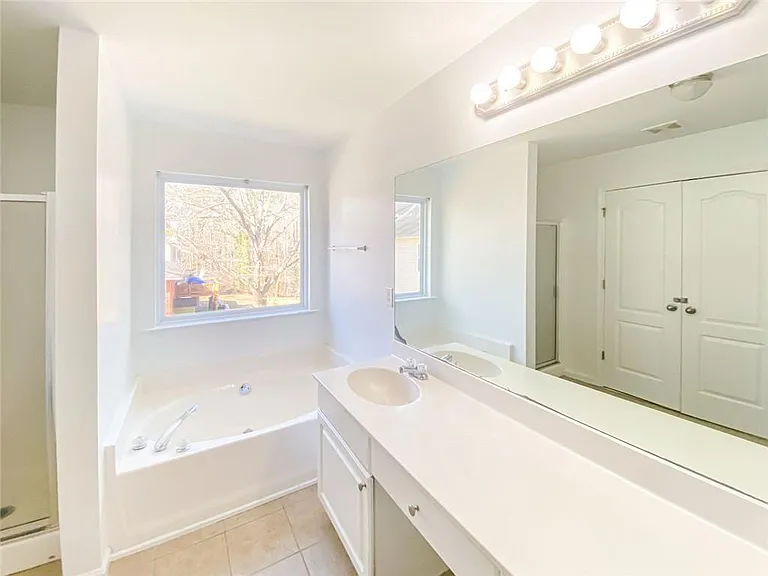 1068 S Gordon Rd — Photo 9