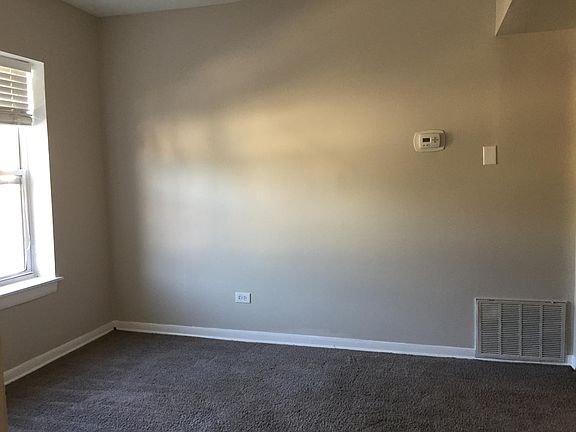 5th image of 2412 N Kilbourn Ave #2