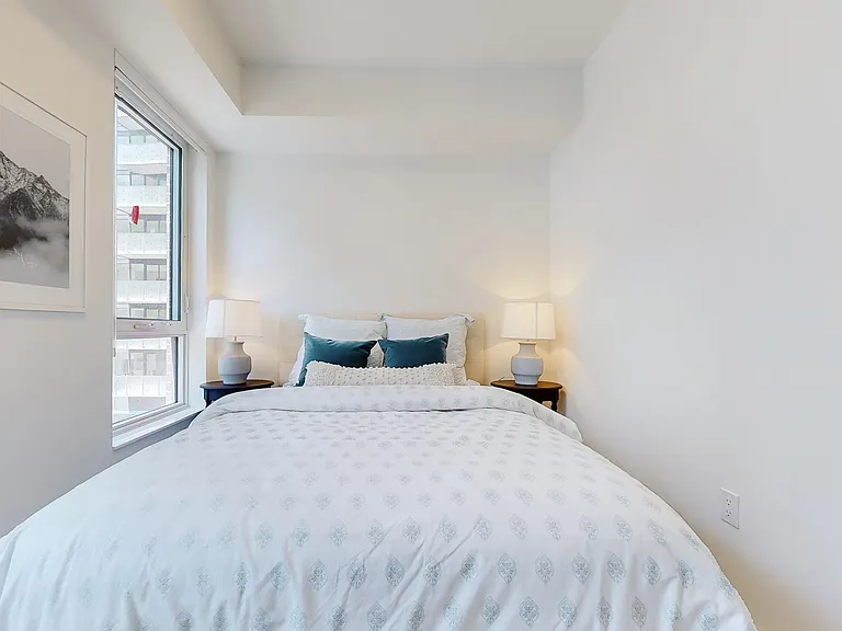 4365 Bloor St W — Photo 13