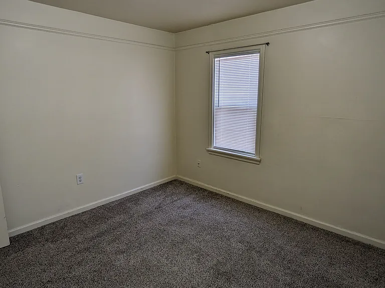1066 Howard St SE — Photo 13