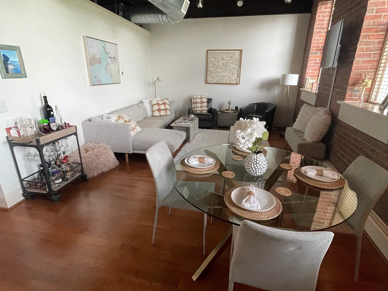 2 bed, 997 sqft, $2,400 — Photo 2
