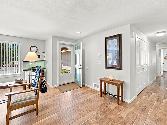 4th image of 16108 Leona Ln