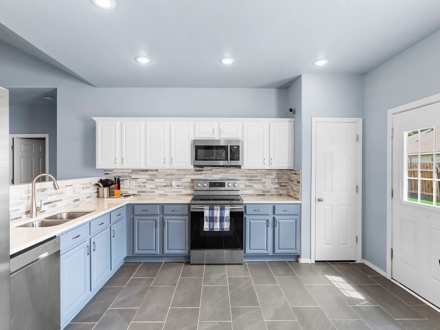 5405 SW Carlisle St — Photo 3
