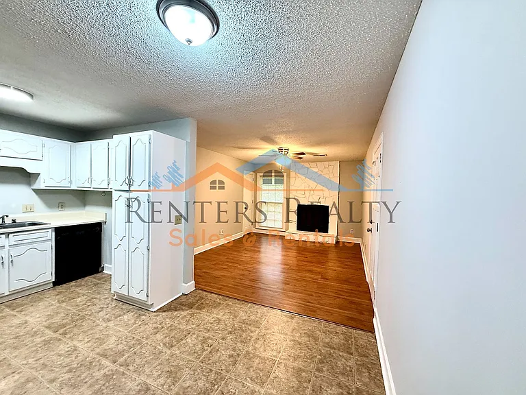 2105 Epworth Dr NE #F — Photo 7