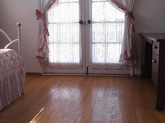 3rd image of 4638 Victoria Park Ct