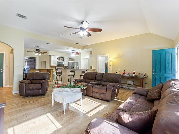 4th image of 705 Oakmont Dr