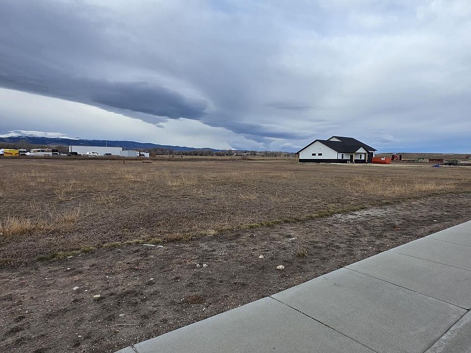 1st image of 150 Cinema Dr