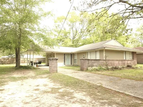 907 Sunset Cir, Columbia, MS 39429