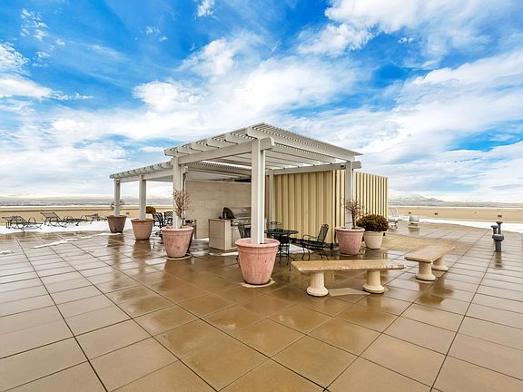 Roof top grill, Hot tub on back side