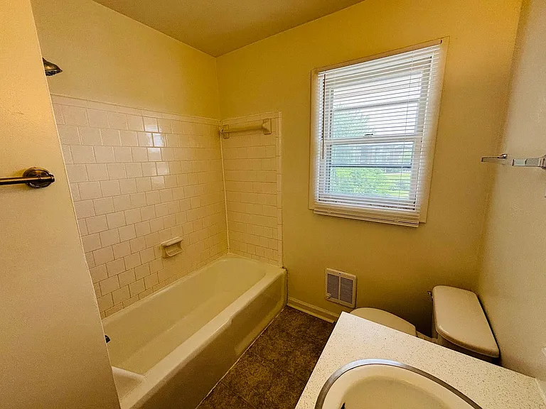 1407 Toms Creek Rd #4 — Photo 11