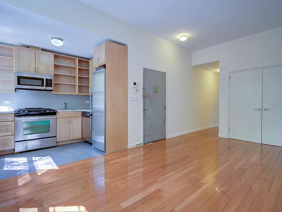 1st image of 313 W 48th St #2