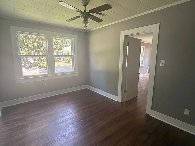 5123 School Ave — Photo 2