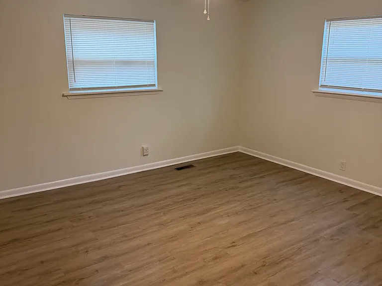 308 Lakeview Dr — Photo 7