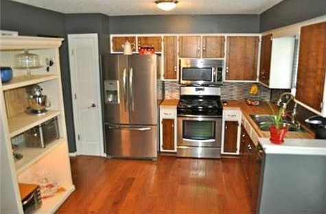 2nd image of 2516 NW Castle Dr