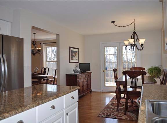 3rd image of 2339 Sun Valley Dr