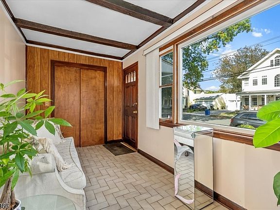 3rd image of 416 Forest Rd