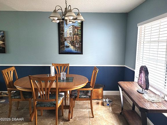 4th image of 121 Village Ln