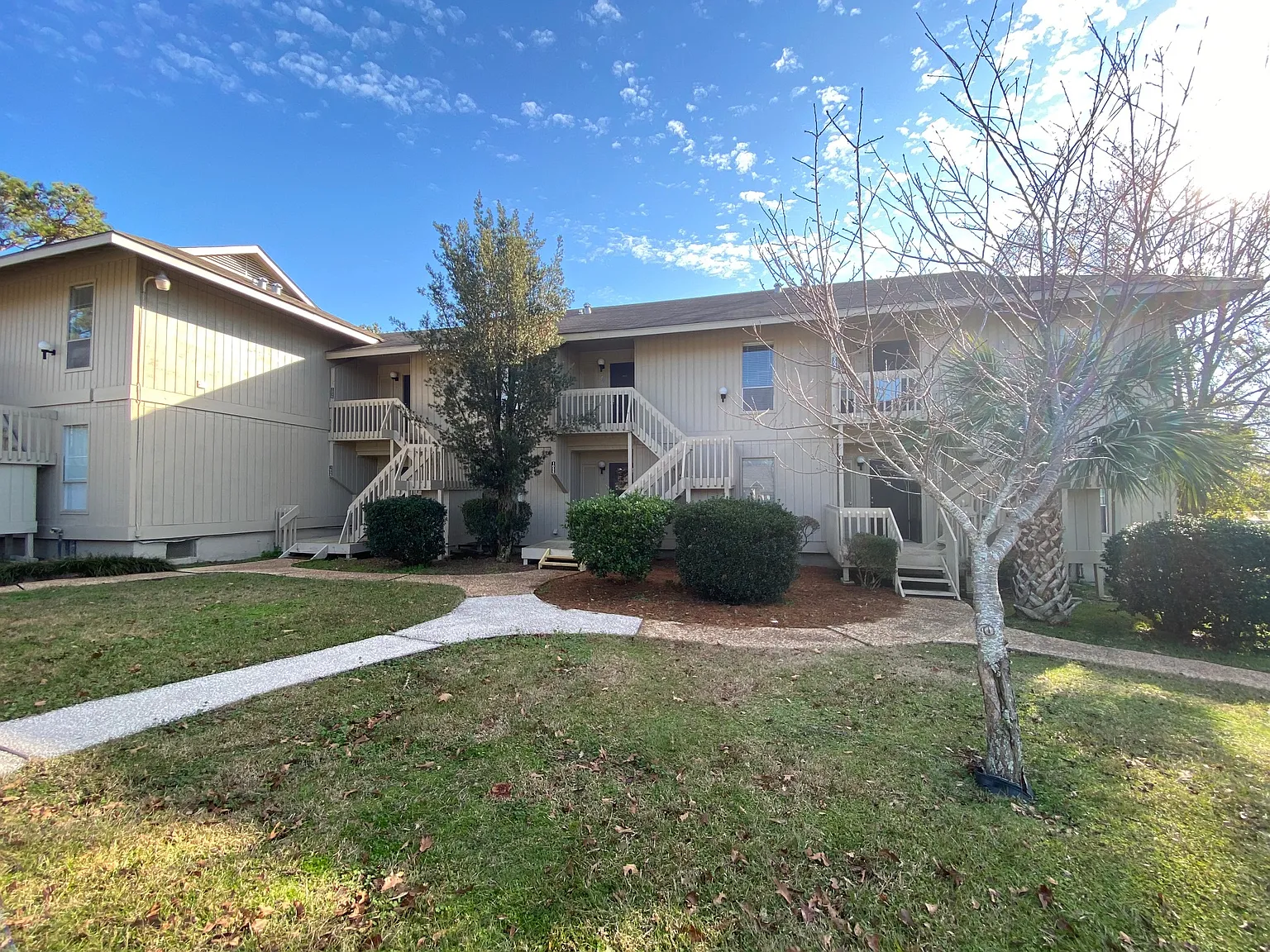 Available Mid-August! 1 Bed Condo In Daphne — Photo 2