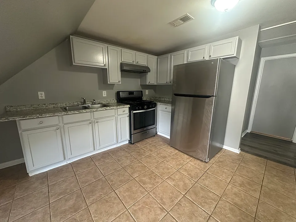 44 Sandford Ave #3