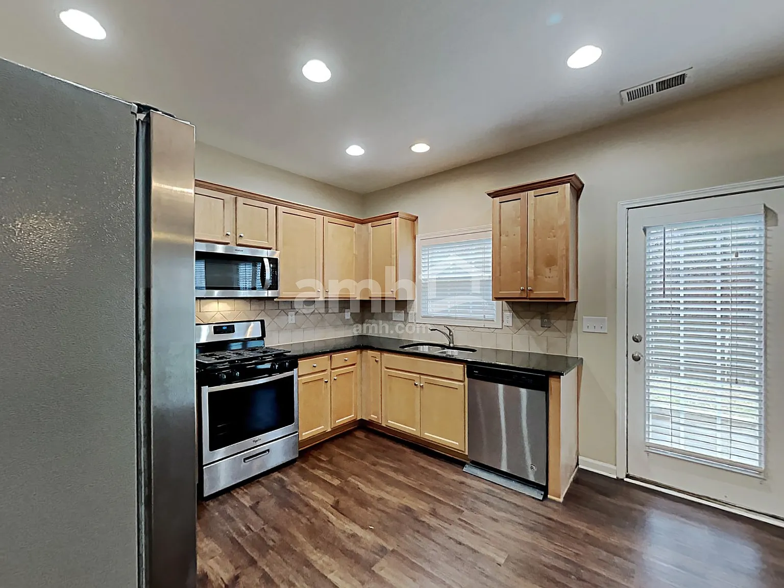 4 bed, 2.5 bath, 2273 sqft, $2,380 — Photo 3