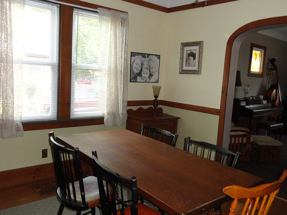 1st image of 1484 Wellesley Dr