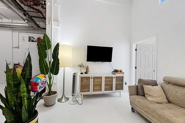 Rented by REAL New York | media 14