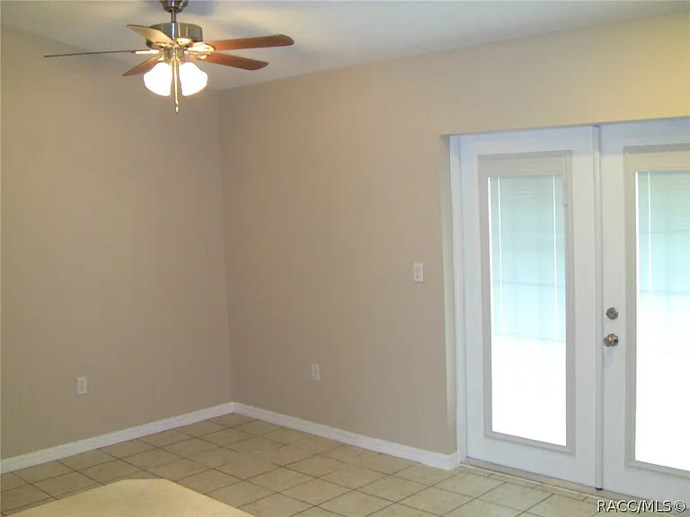 2507 W Oakland Ln — Photo 14