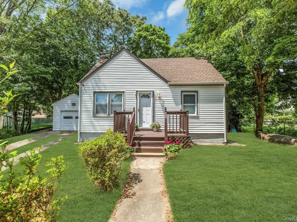 96 Washington Drive, Mastic Beach, NY 11951
