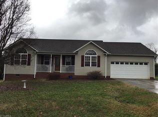 202 H E Clement Ln, Thomasville, NC 27360