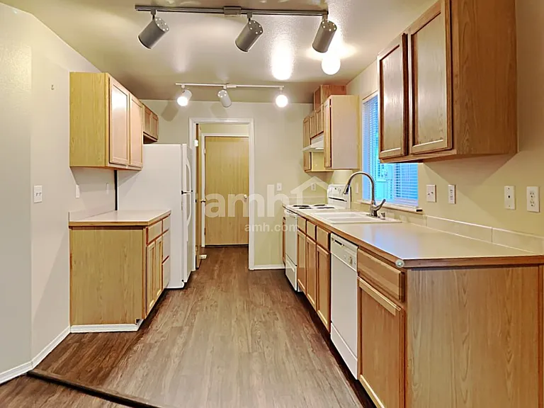 2709 9th St SE — Photo 2