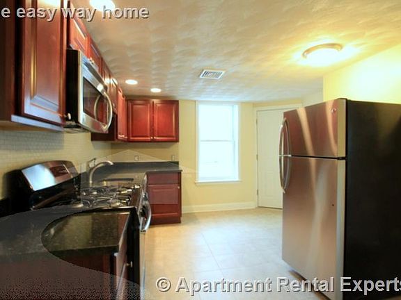 2nd image of 6 Douglass St #2