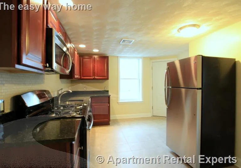6 Douglass St #2 — Photo 2