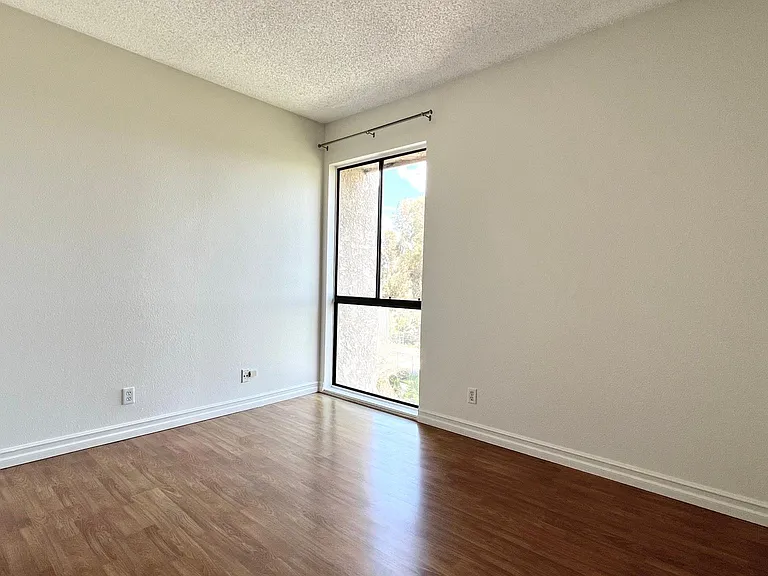 Guest Room / Home Office