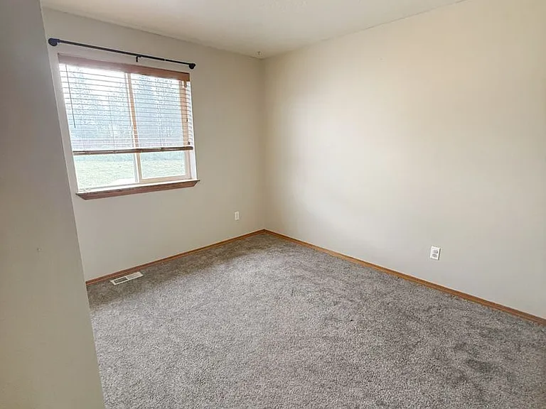 3101 Meadow Glen Ln — Photo 4