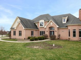 10N696 Manchester Ln, Elgin, IL 60124