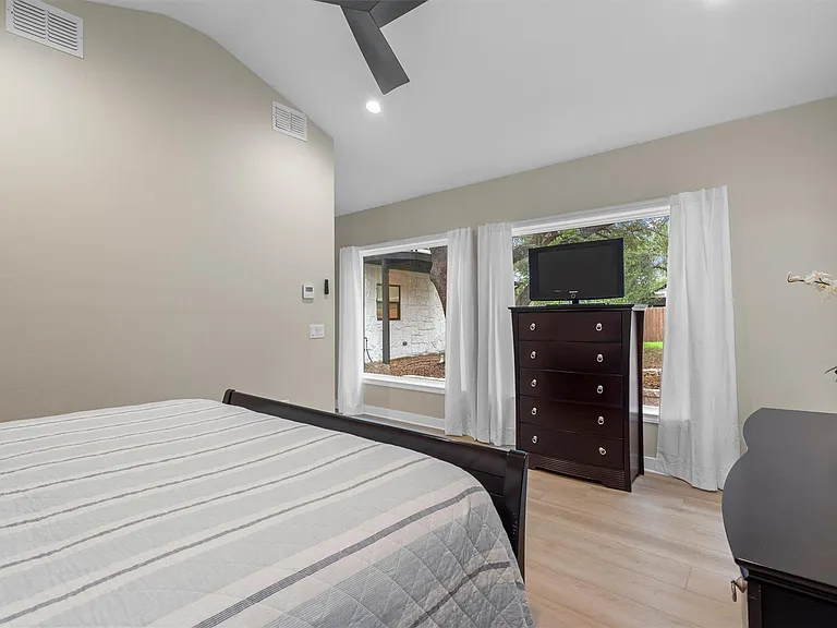 307 Hurst Creek Rd — Photo 17