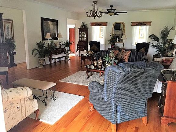 4th image of 183 Robert Dr