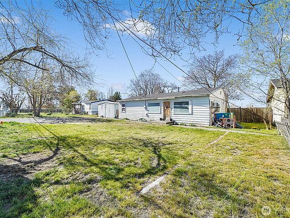 4th image of 4064 Airway Drive NE
