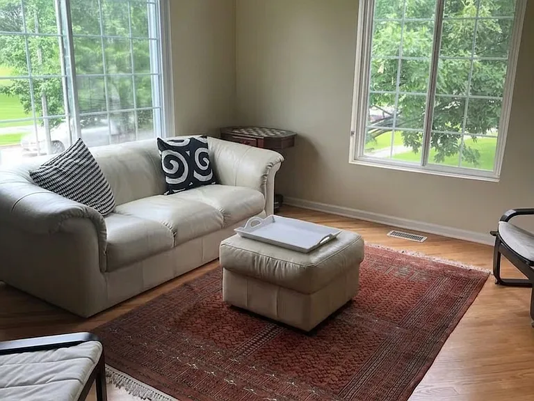 1850 Middlebury Dr — Photo 5