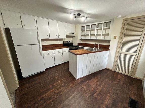 2nd image of 58 Pomperaug Rd