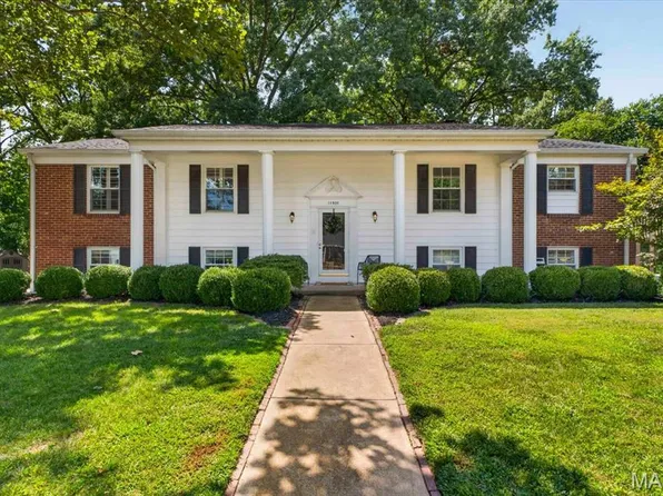 11826 Point Oak Dr, Saint Louis, MO 63131