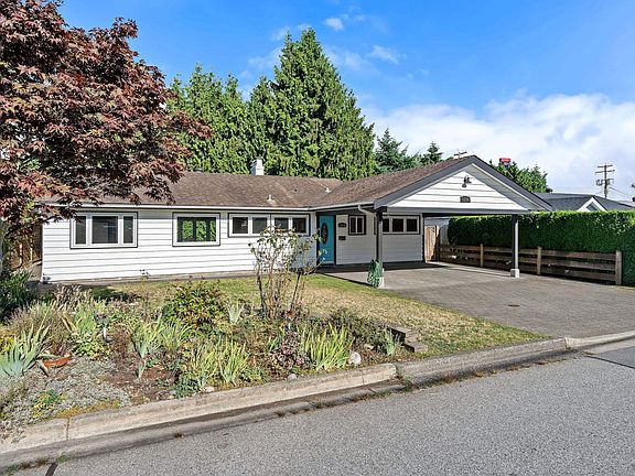 3rd image of 1216 Pinewood Cres