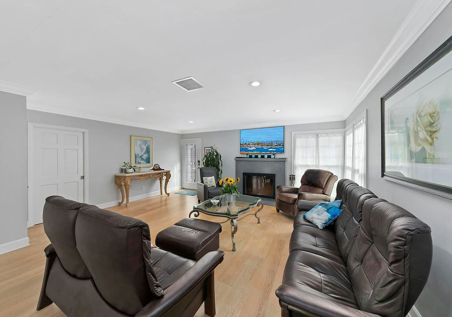 250 Soledad Place — Photo 2