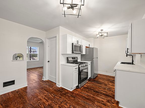 4th image of 210 W 1st St