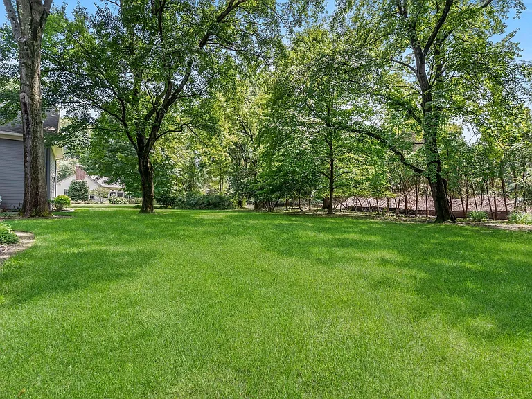 4 Brookview Ct — Photo 37