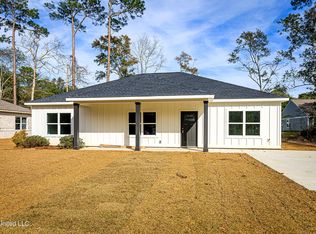 516 Plum St, Ocean Springs, MS 39564