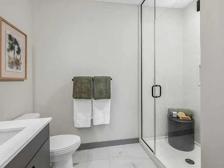 Madison West Elm — Photo 106