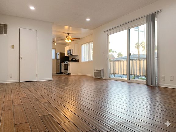 3rd image of 1808 N Harvard Blvd APT 1