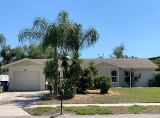 806 Southern Pine Ln, Sarasota, FL 34243