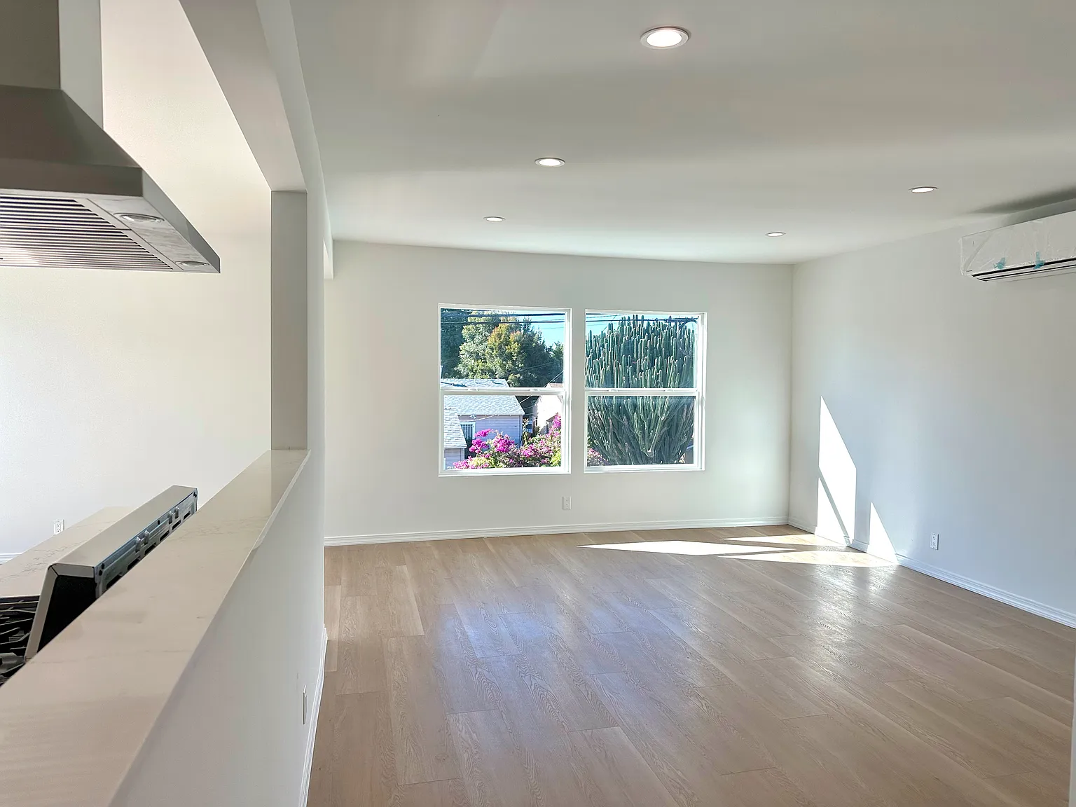 3 bed, 1117 sqft, $3,100 — Photo 2